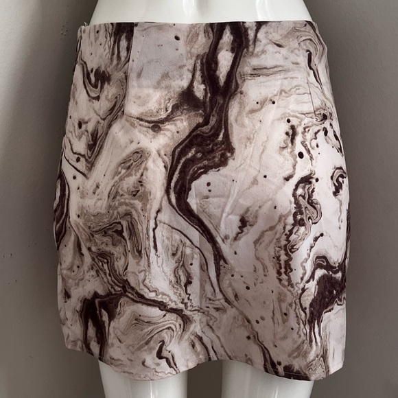 Marble Print Mini Skirt size small with side slit & Side Zipper, barely worn - Picture 7 of 9